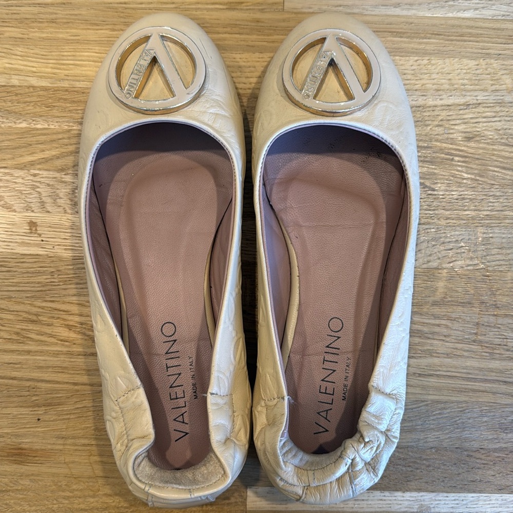VALENTINO BY MARIO VALENTINO Calliope Monogram  Flats
size 8 US